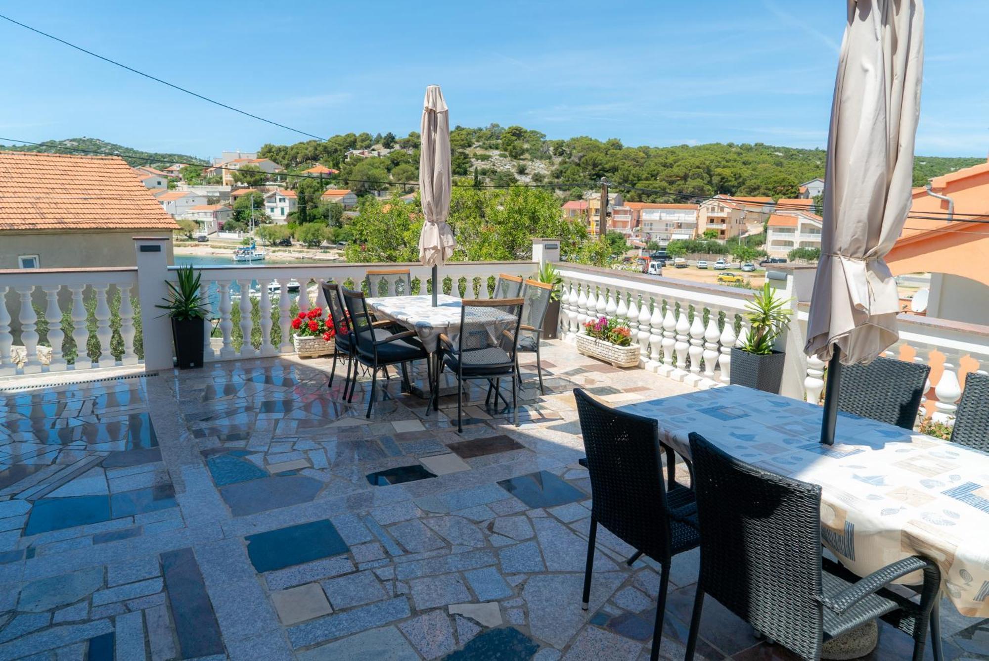 Apartments Zubcic Tisno Zewnętrze zdjęcie